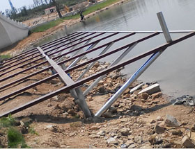 大溪谷湖边平台